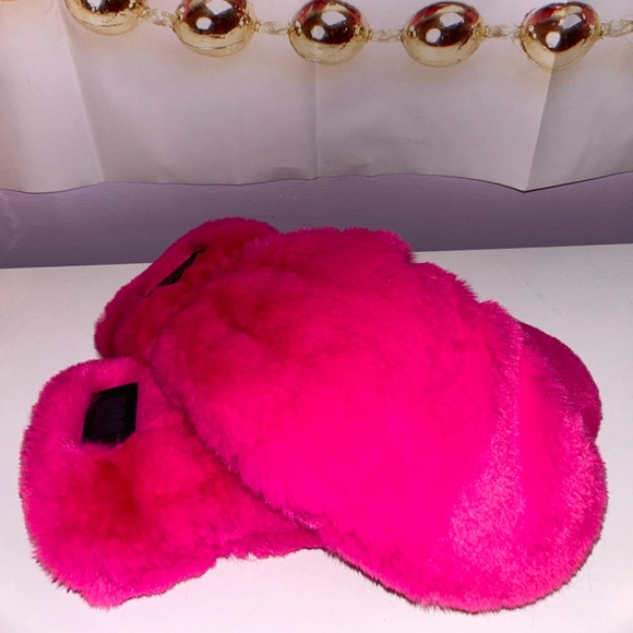 UGG Gloves, NWT. - Picture 2 of 7